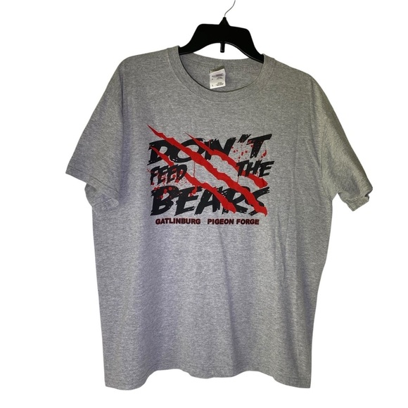 "'DON'T FEED THE BEARS" Sz Large Gatlinburg Pigeon Forge Gray Short Sleeve Tee - Picture 1 of 3
